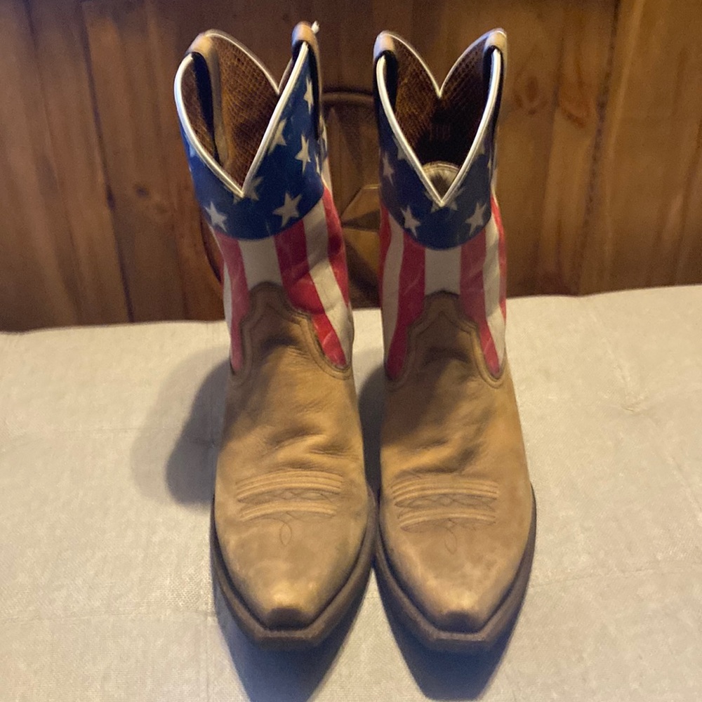 Ariat womens boot. Snip toe, stars & stripes, Used, Worn only a few times